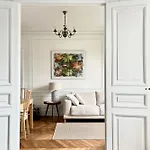 Parisian Flat Close Eiffel Tower